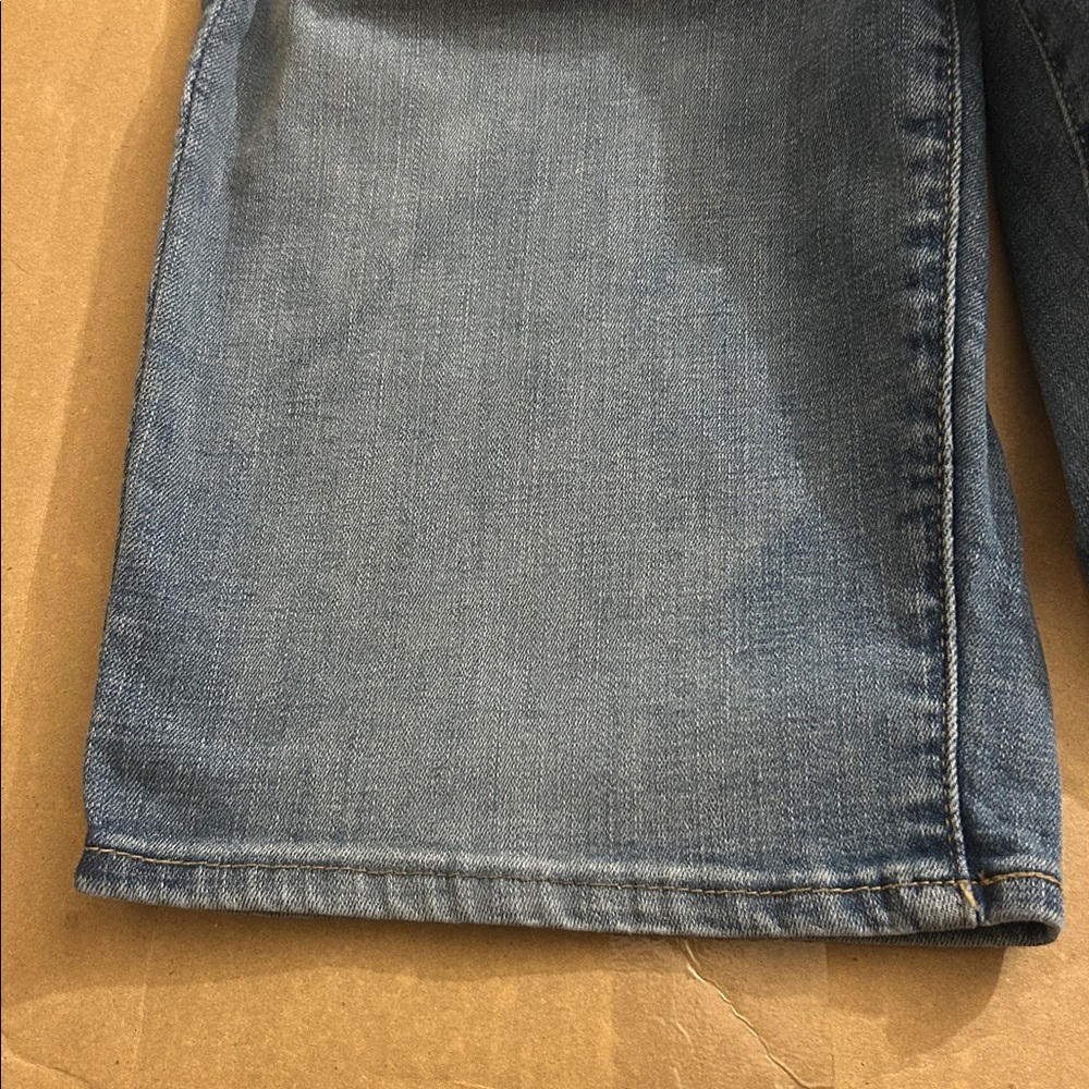 Levi’s Bermuda Shorts - Picture 10 of 14